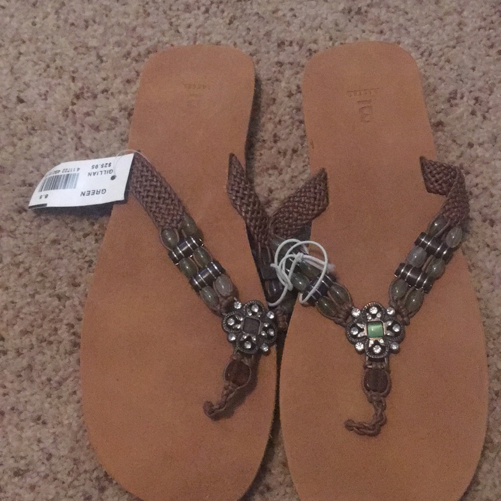 Bakers NWT flip flops